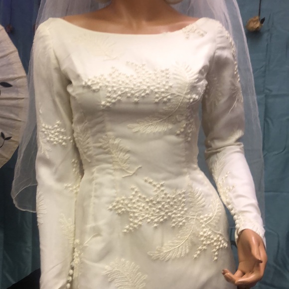 VINTAGE BRIDAL ORIGINALS SLIM DRESS NON DETACHABLE TRAIN ZIPPER BACK BUTTONS 4 - Picture 5 of 17